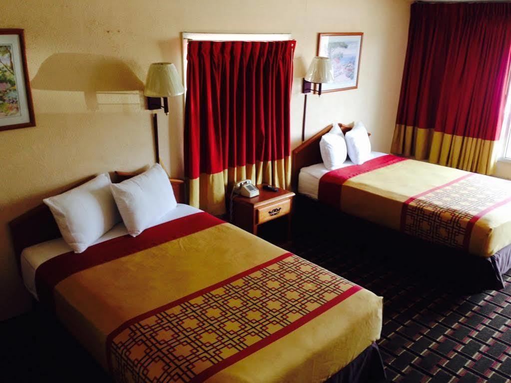 Happy Holiday Motel Myrtle Beach Extérieur photo