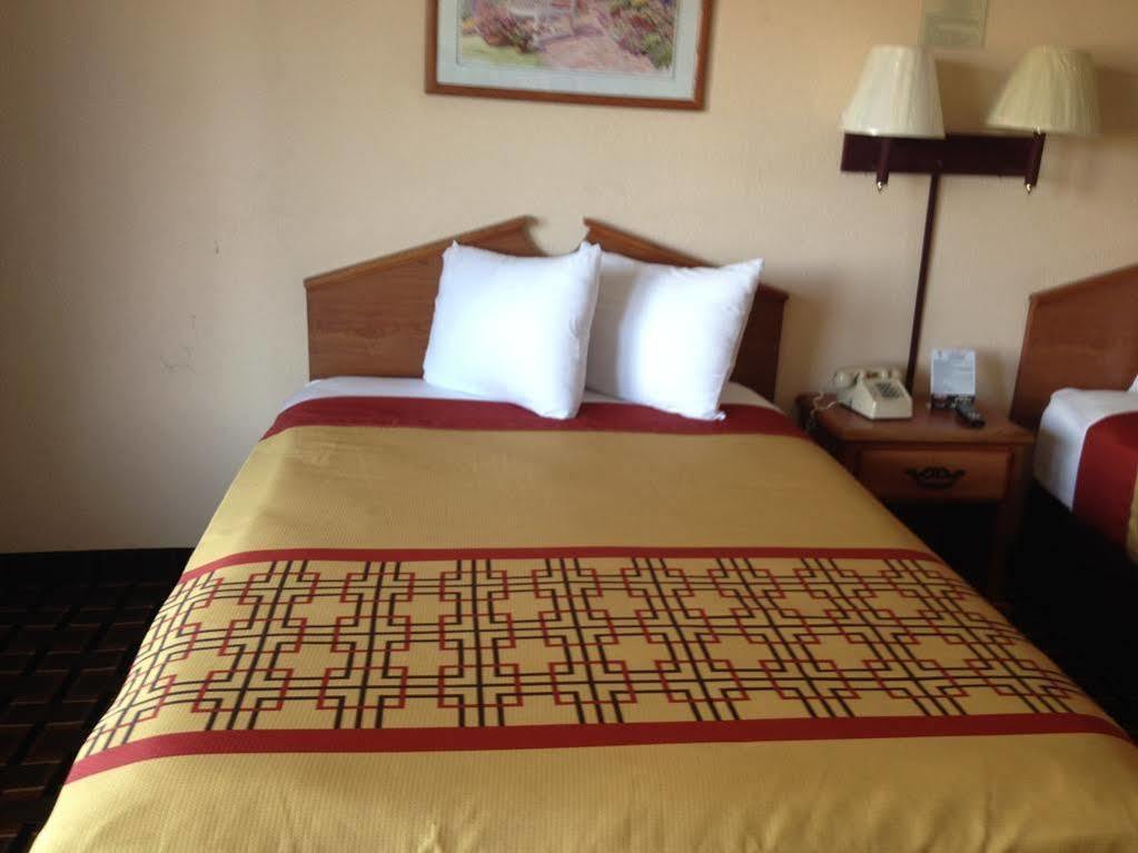 Happy Holiday Motel Myrtle Beach Extérieur photo